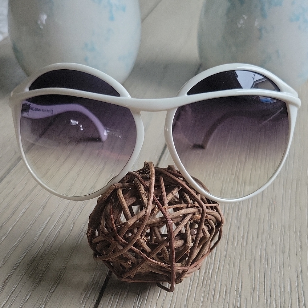 White Cat-Eye Sunglasses with Gradient Lenses